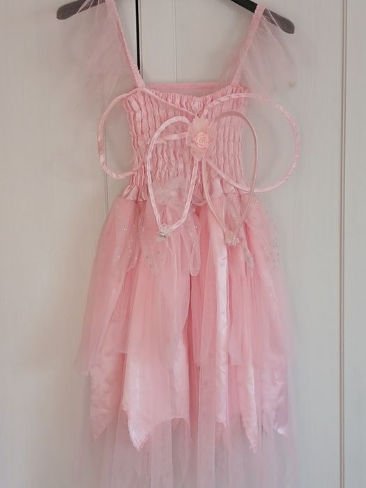 Piękna sukienka do przebrania na 5-7 lat