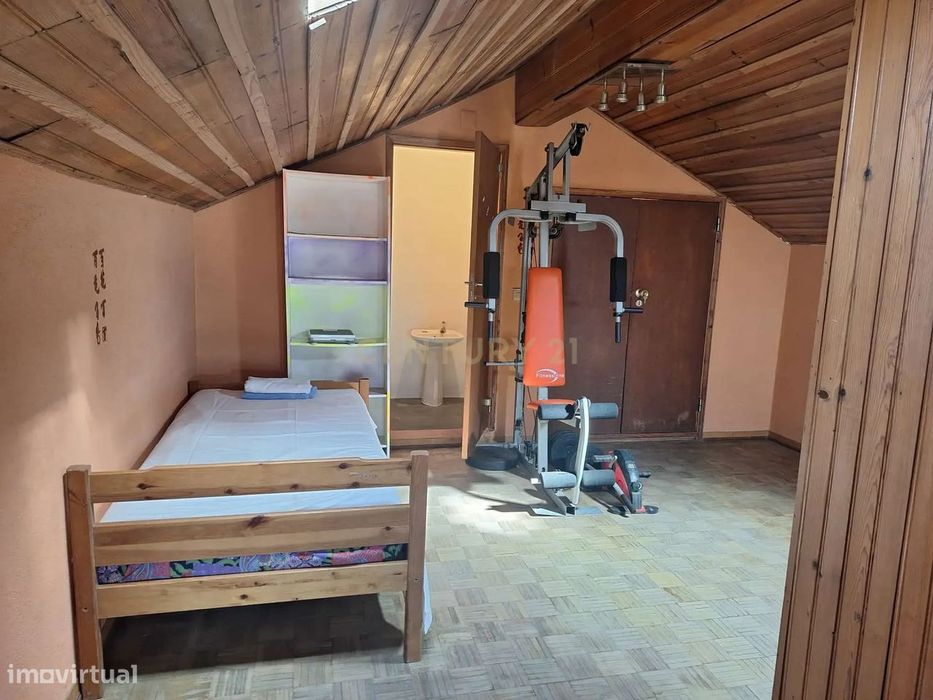 Arrendamento T3 - Andar de Moradia + Sótão - 1.650,00€