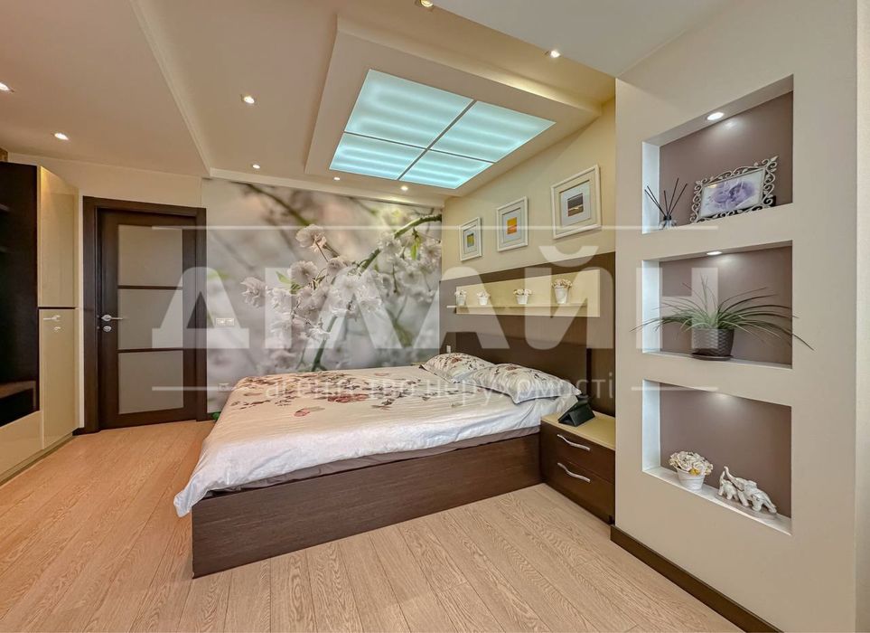 Краща пропозиція! 3-кімн. квартира з ремонтом у центрі міста!