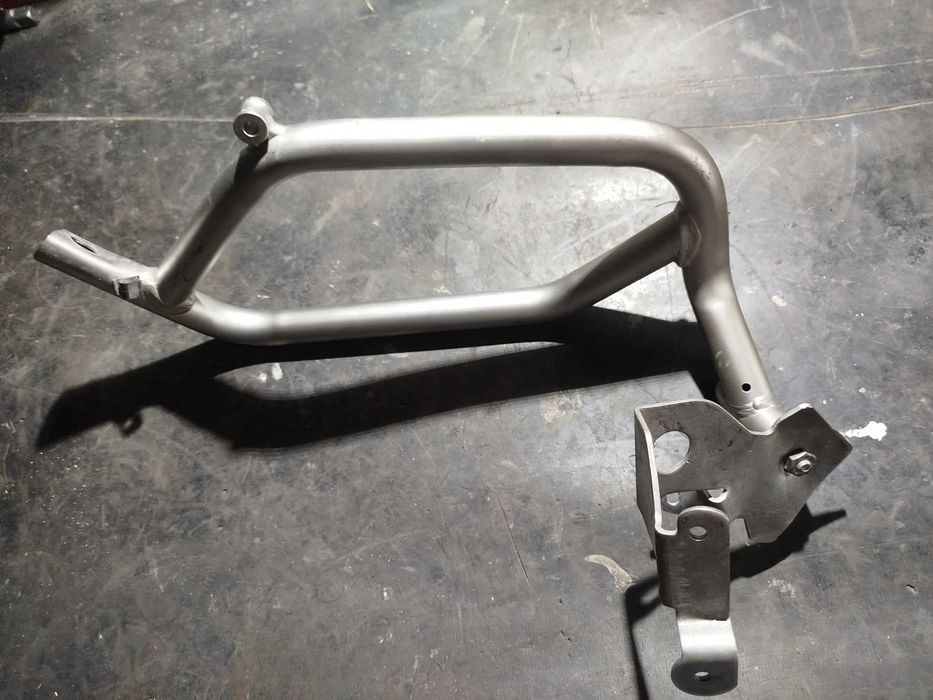 Права захисна дуга з кронштейном BMW R1200/1250GSA K51 2018-24 Защитная дуга топливного бака правая