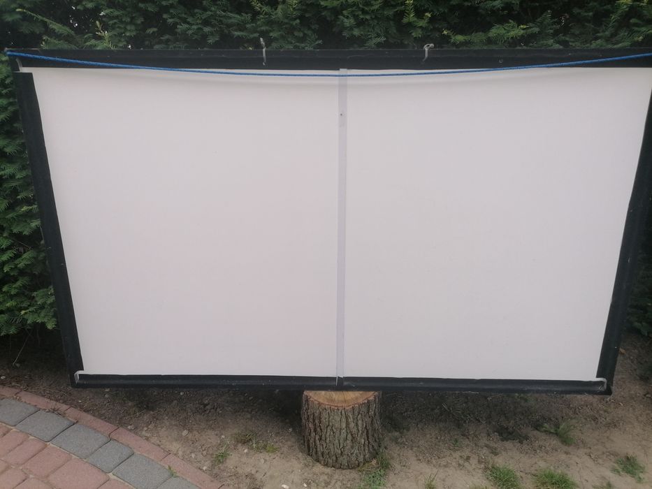 Ekran ptojekcyjny duży wiszący