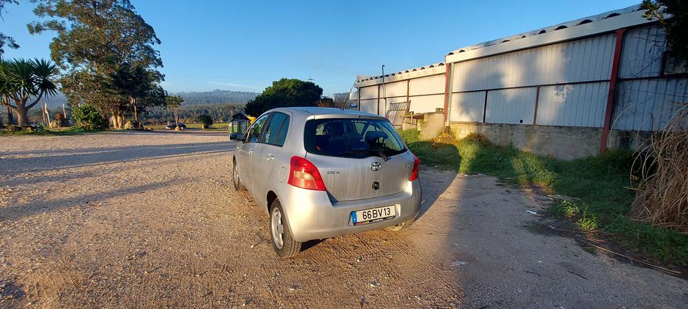 Toyota Yaris 1.0 a gasolina de 2006