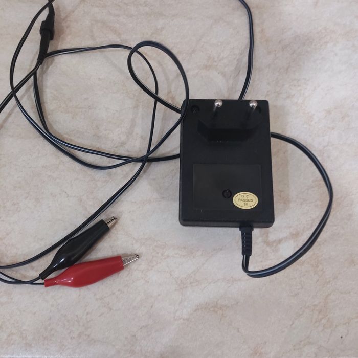 Продам зарядний пристрій