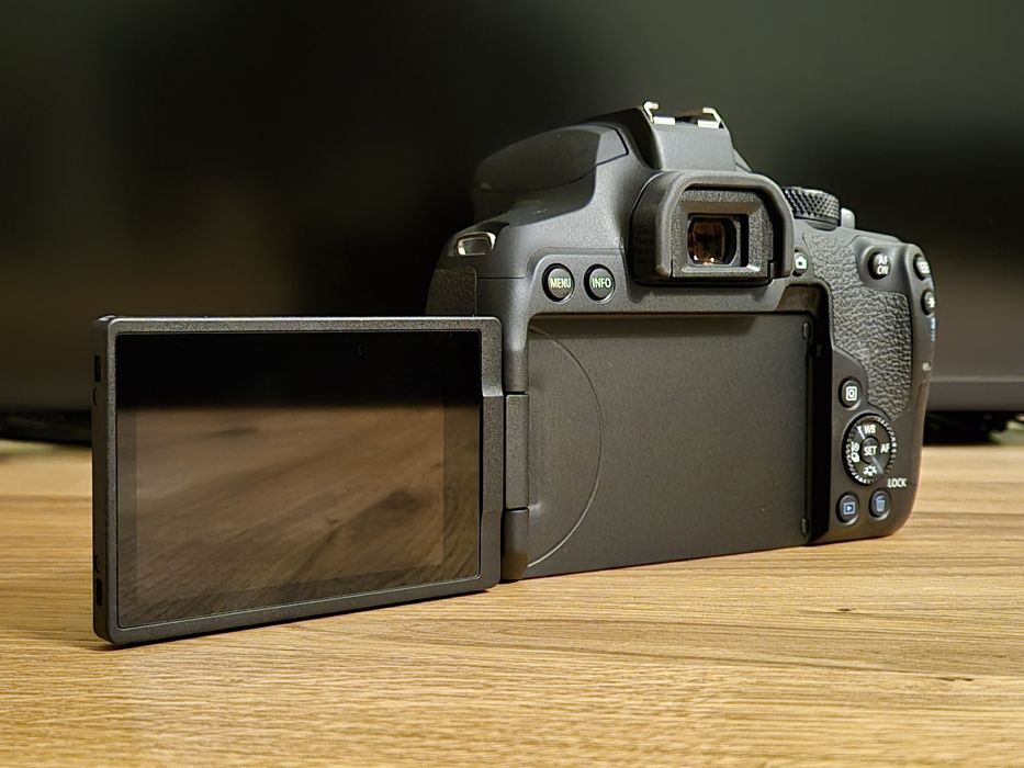 Canon EOS 850D body