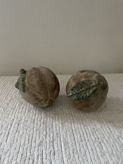 Fruteira com peças em barro