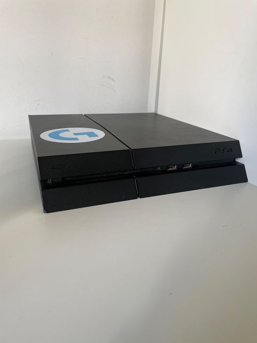 Playstation 4 phat €90 (Negociável)