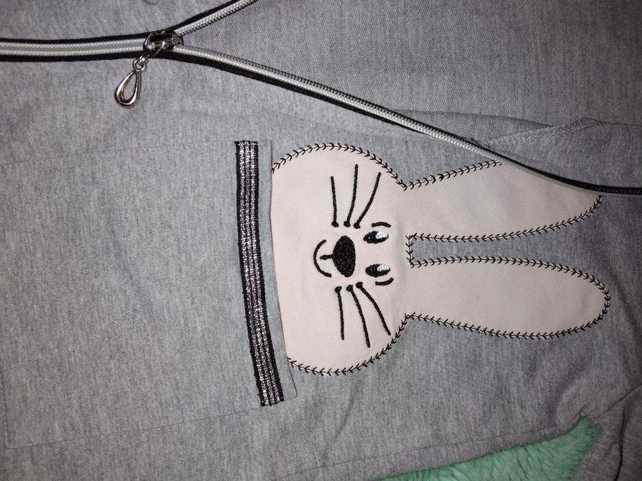 Bluza/narzutka z kapturem rozmiar 134