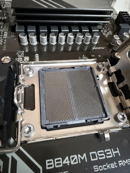 Нова материнська плата Gigabyte b840m Ds3h