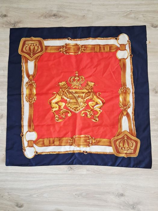 Chusta z herbem trevira