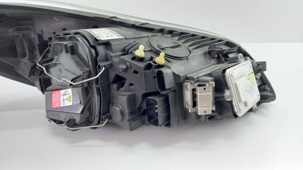Фара левая Volvo C30 xenon 2010-2012 31299818