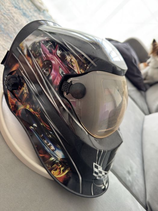 Bota e capacete para soldador
