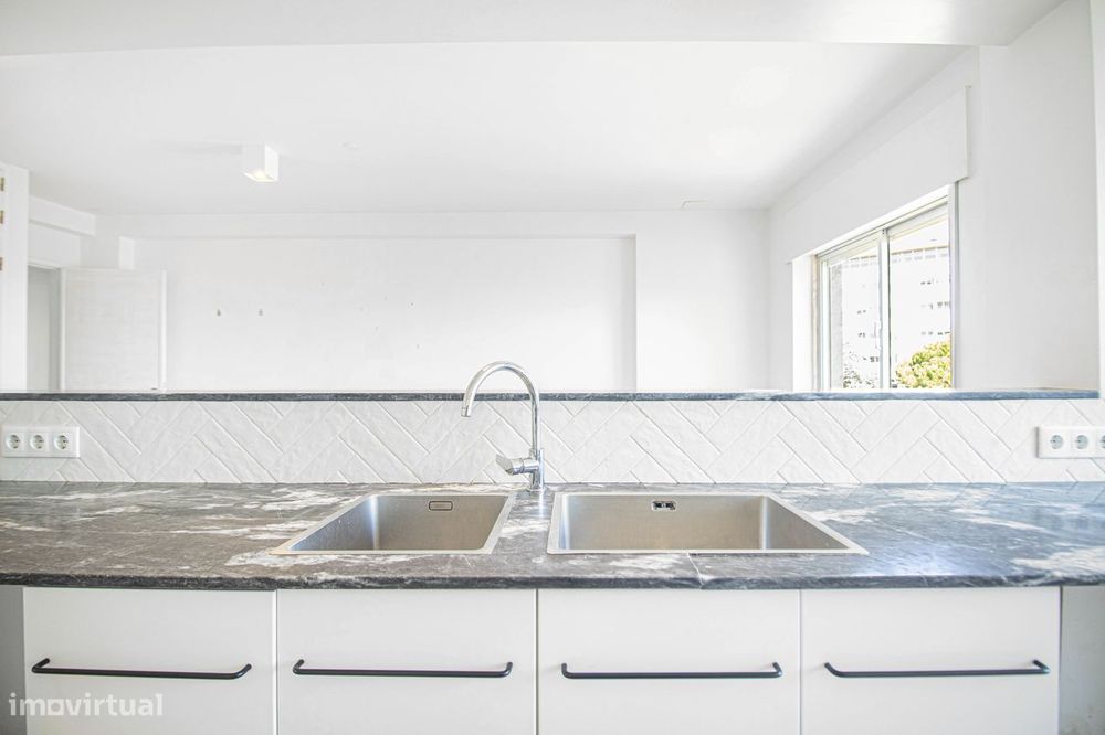 Apartamento T3+1 em Carnaxide
