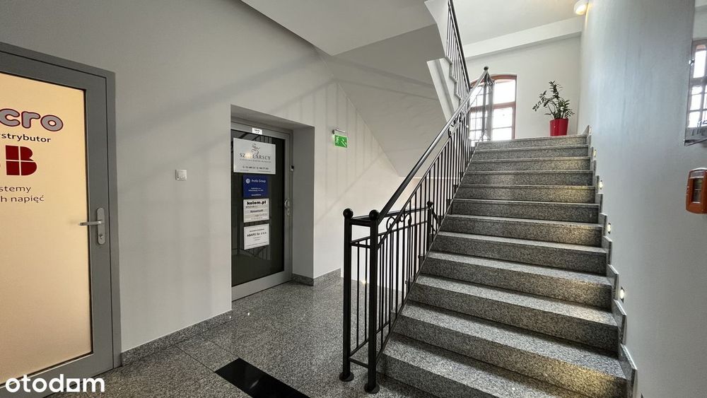 Biuro 28m2   Parking  Klimatyzacja