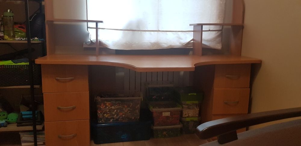 Стіл для 2   учнів .