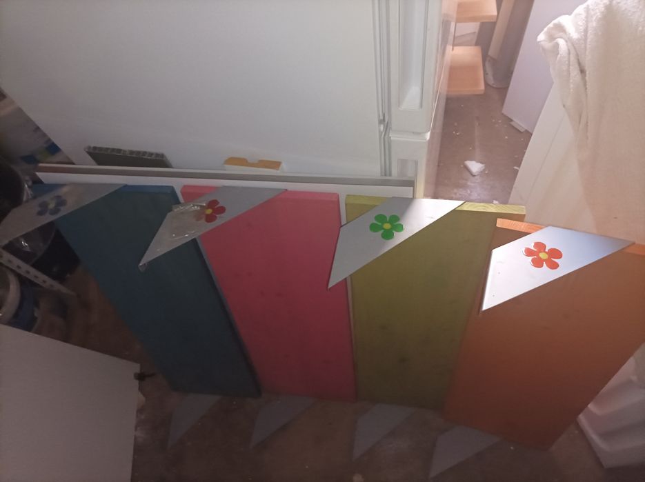 Prateleiras para quarto de menina