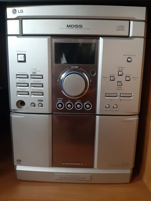 Uszkodzona wieża lg audio. Wlacza się Ale coś nie gra. Sprzęt audio