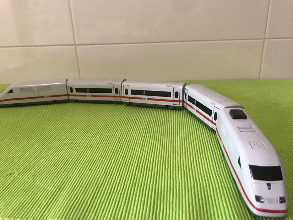 Marklin train set with one locomotive and passenger cars.