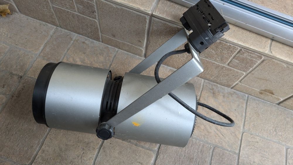 Lampy halogen na szynie