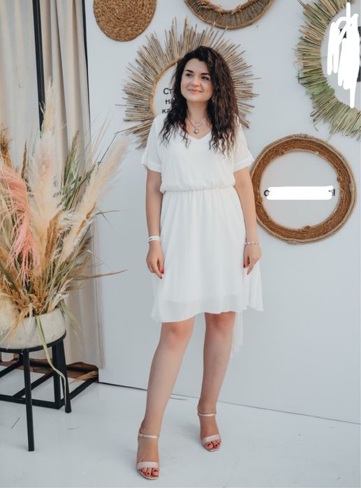 Біле шифонове легеньке плаття