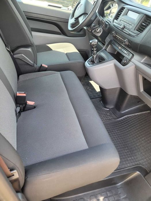 Wypożyczalnia wynajem Bus 9-osobowy Opel Vivaro GRUDZIĄDZ KWIDZYN