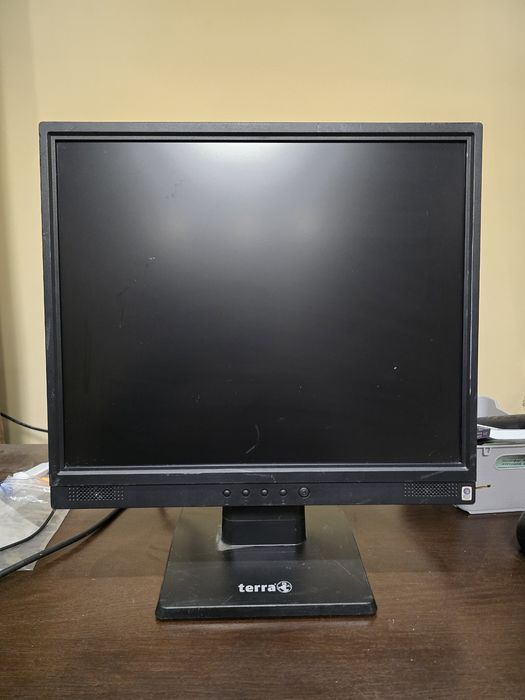 Монітор 19 дюймів