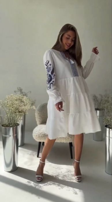 Сукня з вишивкою