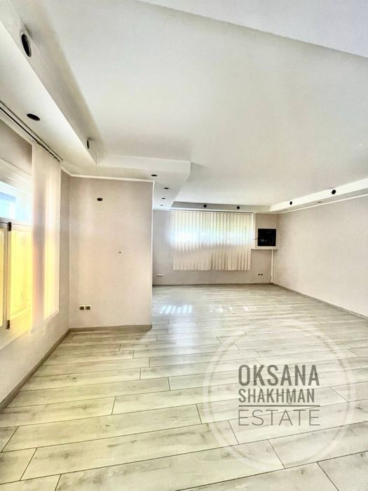 Здам в оренду 119 м2 у центрі з окремим входом