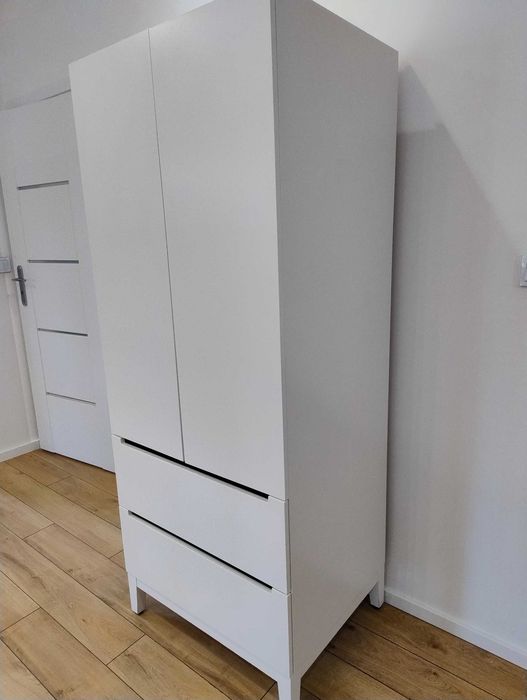 Biała szafa IKEA NORDLI – solidna i funkcjonalna
