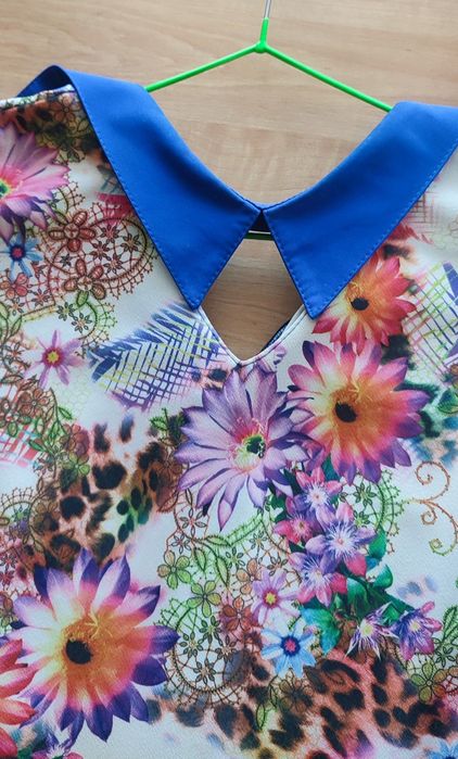 Гарна сукня у квітках коротка б/у