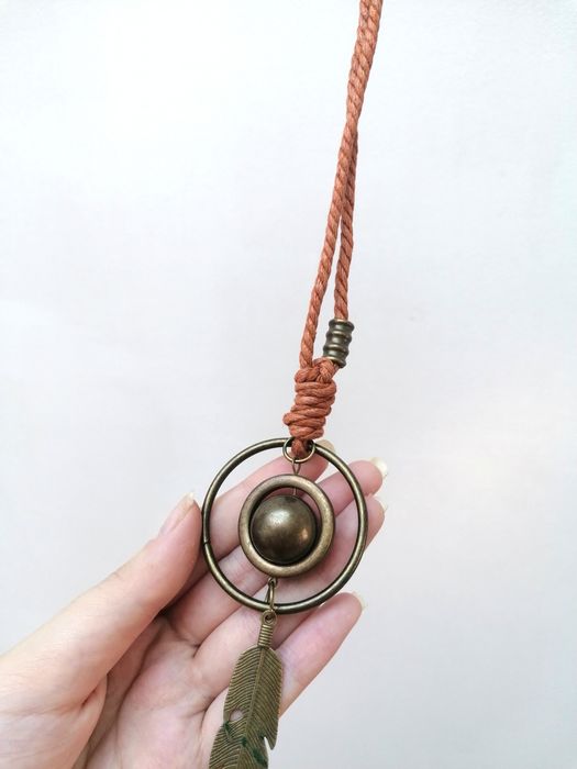 Colar de Fio com Pendente