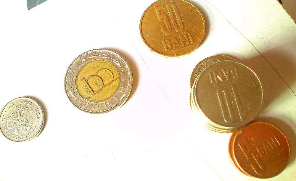 323 moedas estrangeiras (26 países)