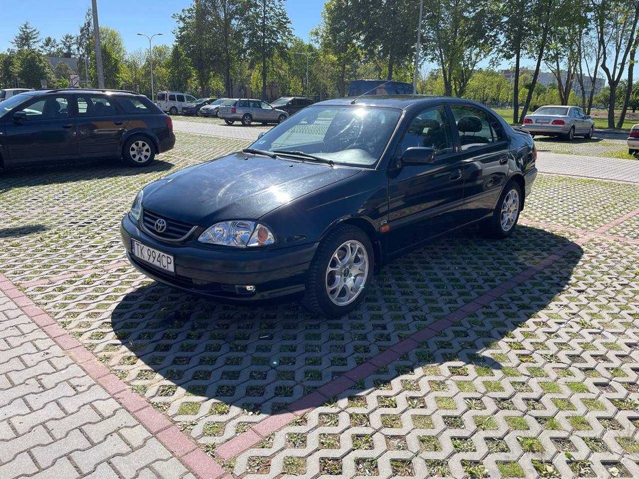 Toyota Avensis 2002, 2.0 benzyna 149 KM, 300 tys. km Kielce • OLX.pl