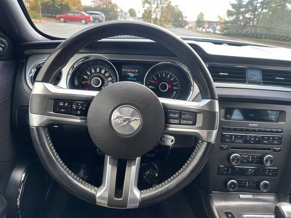 Ford Mustang GT      2014