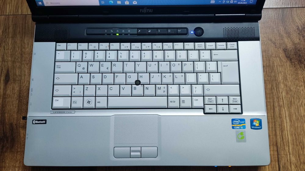 Laptop Fujitsu lifebook E751