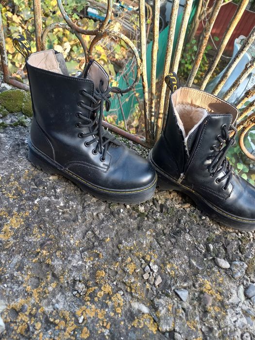 Продам жіночі ботінки