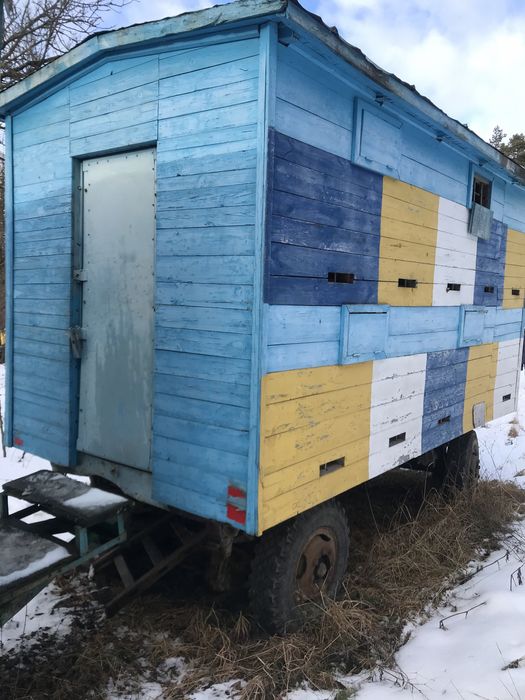 Пасека на колесах ( возможность перемещени 20 ульев. , дом на кооесах)