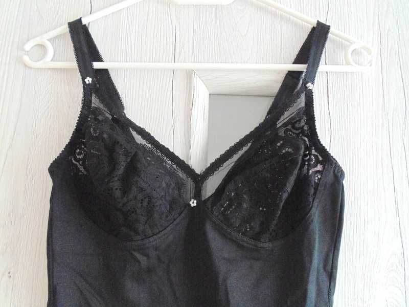 Triumph czarne body damskie z koronką 80B