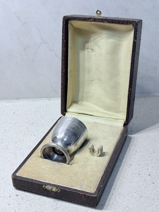 Antigo copo de ovo Arte Deco com banho em prata - contrastado