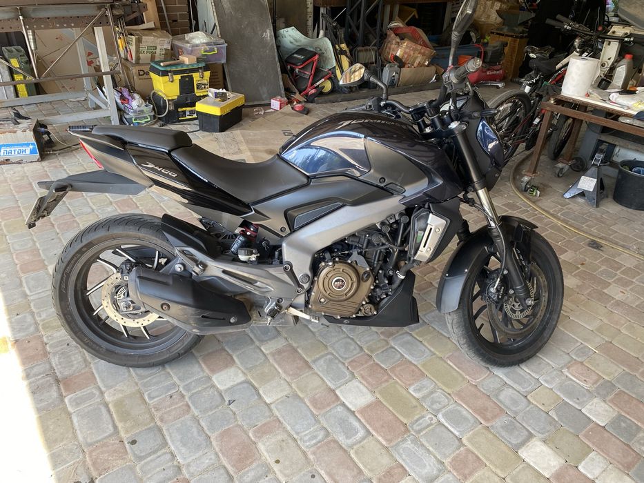 Мотоцилк Bajaj Dominar 400