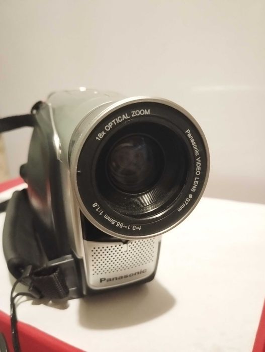 Винтажная видеокамера Panasonic RZ15.