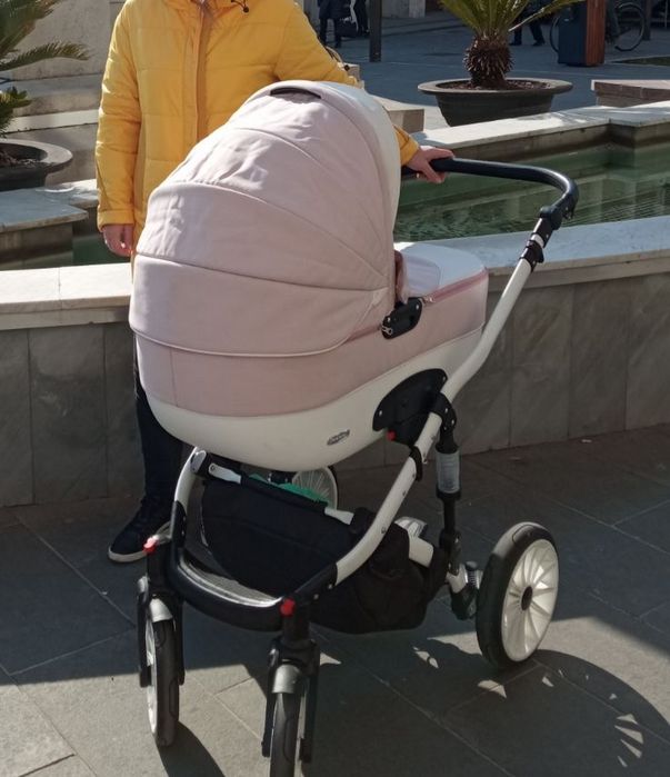 Продам гарну  коляску для дівчинки