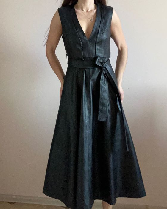 Чорне шкіряне плаття