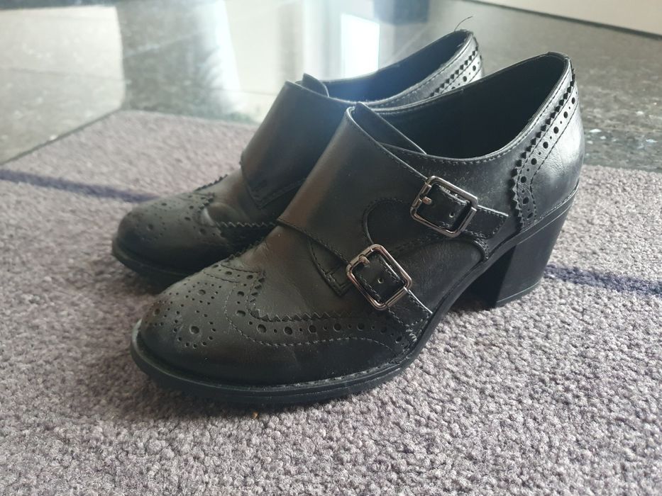 Sapatos pretos 37
