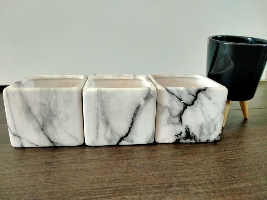 Doniczki osłonki  ala marmurowe