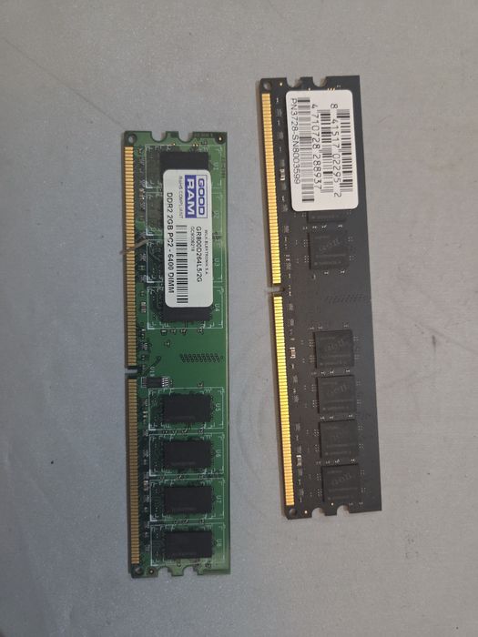 Sprzedam 2 sprawnę pamięci RAM DDR2 2x2GB (ze zdjecia)