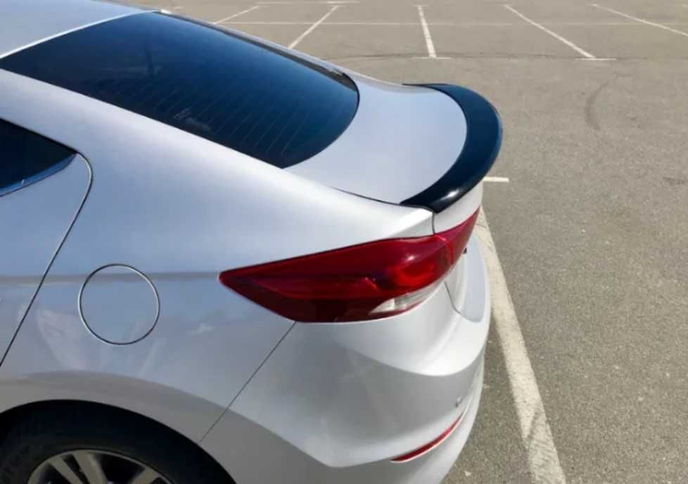 Спойлер чорний глянцевий Hyundai Elantra AD 2015-2018 / ABS пластик