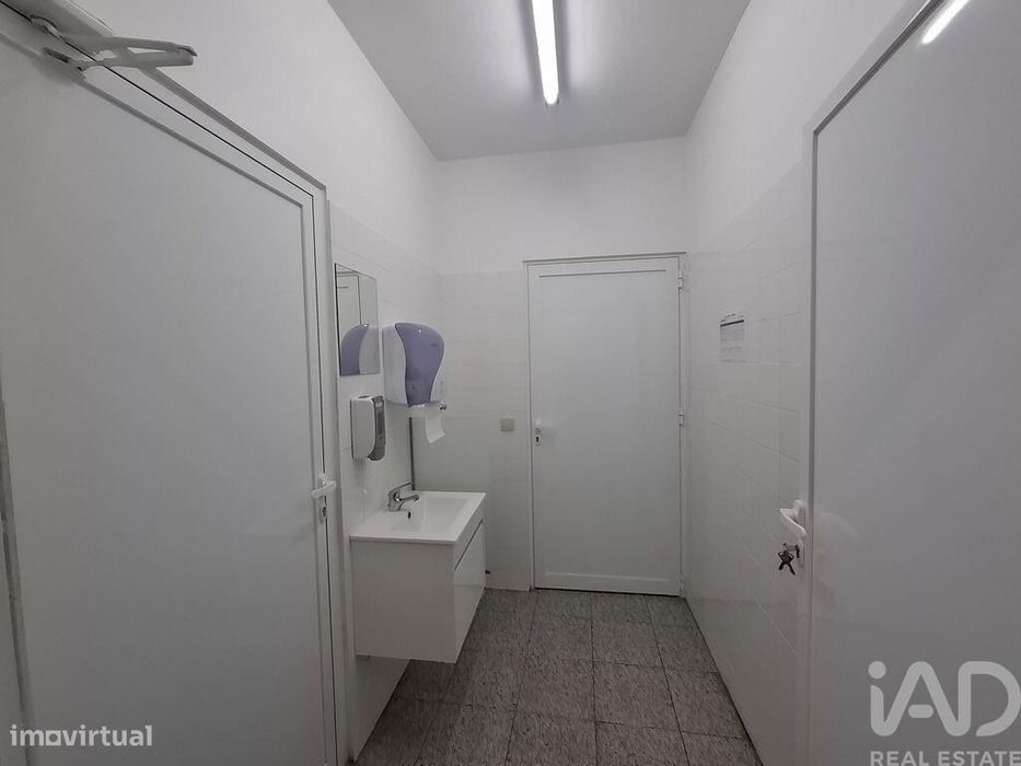 Loja / Estabelecimento Comercial em Vila Real de 300,00 m2