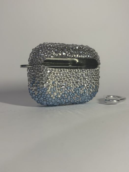 Etui do AirPods Pro – Srebrno-błękitny Gradient / Kryształki Handmade