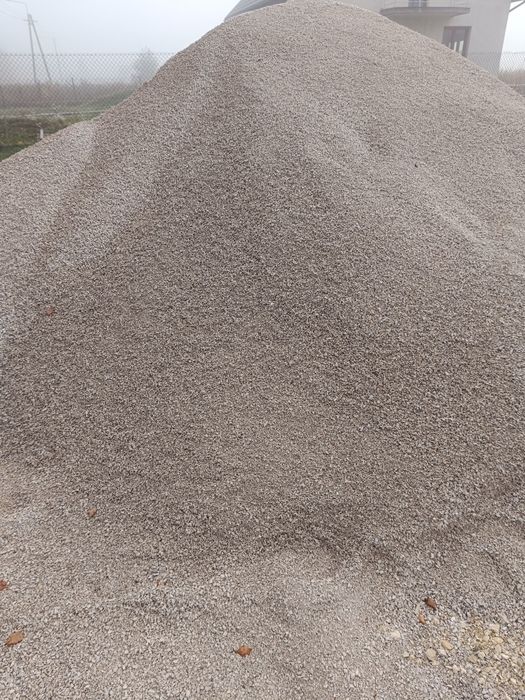 Czarna ziiemia -piasek-kamien-rumosz szaniecki-itp