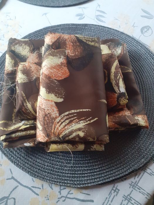 Materiał w kwiaty 4 małe kupony
